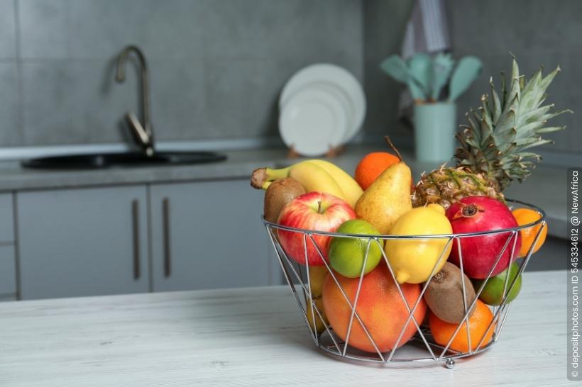 Obstkorb hängend in Küche