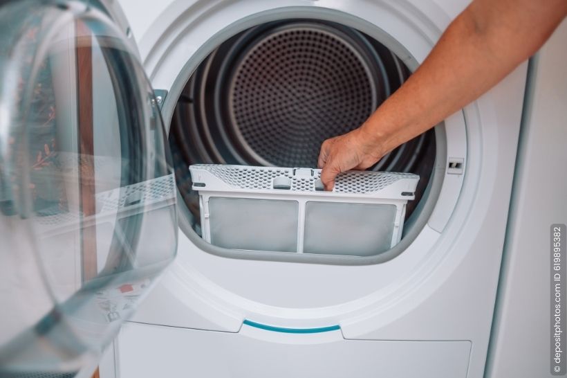 Flusensieb reinigen in Waschmaschine und Trockner zum Tierhaare entfernen