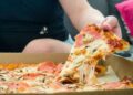 Pizza warm halten