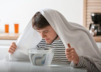 Inhalation mit Kochsalzlösung